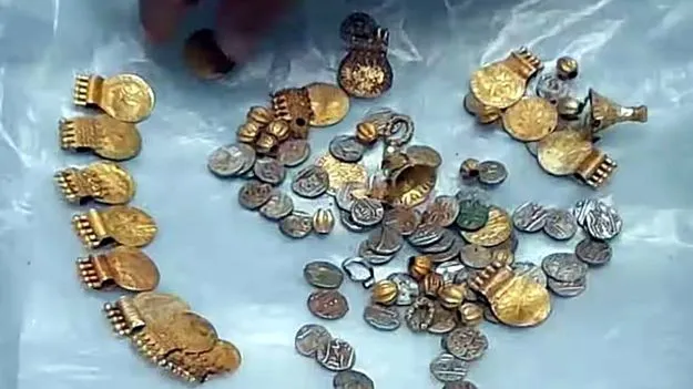 800 గ్రాముల బంగారం.. 15 కిలోల వెండి..