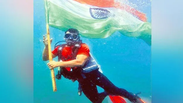 సాగర గర్భంలో మువ్వన్నెల జెండా