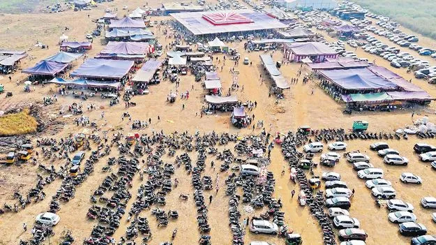 Rewards: ‘తెలంగాణ’ సందడి.. బహుమతులుగా కార్లు, బుల్లెట్లు