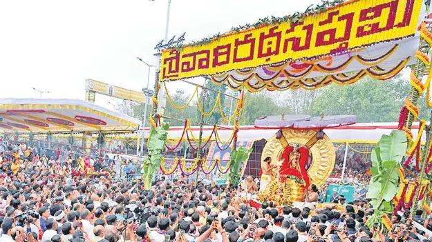 ఏడు వాహనాలపై ఏడు కొండలవాడి వైభవం