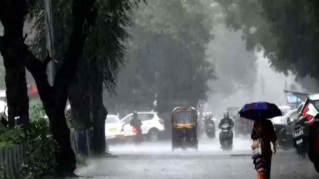 దక్షిణ కోస్తాలో చెదురుమదురు వర్షాలు