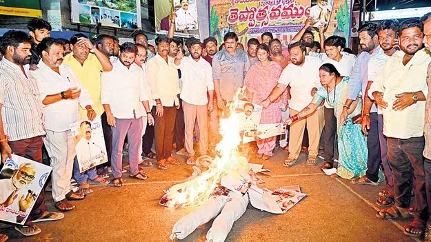 సంస్కార హీనులు!