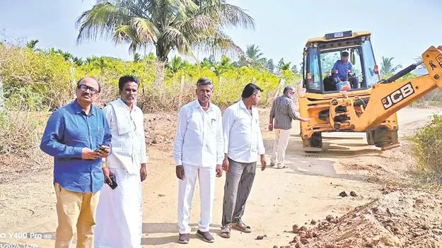 క్రికెటర్‌ దీపిక సొంతూరుకు రోడ్ల నిర్మాణం