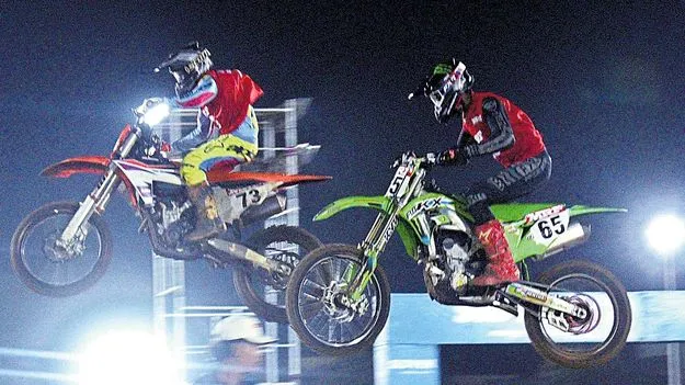 బైకు విన్యాసాలు భళా