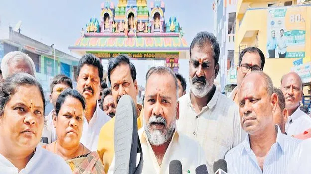 నోరు అదుపులో పెట్టుకోకుంటే చెప్పుతో సమాధానం : ఎమ్మెల్యే మురళీమోహన్‌