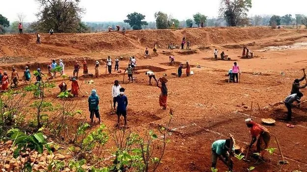 ‘ఉపాధి’ పనుల స్పీడ్‌కు  బ్రేకులు