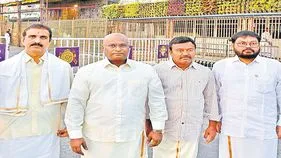 తిరుమలేశుడి సేవలో ఏపీ హైకోర్టు న్యాయమూర్తి 