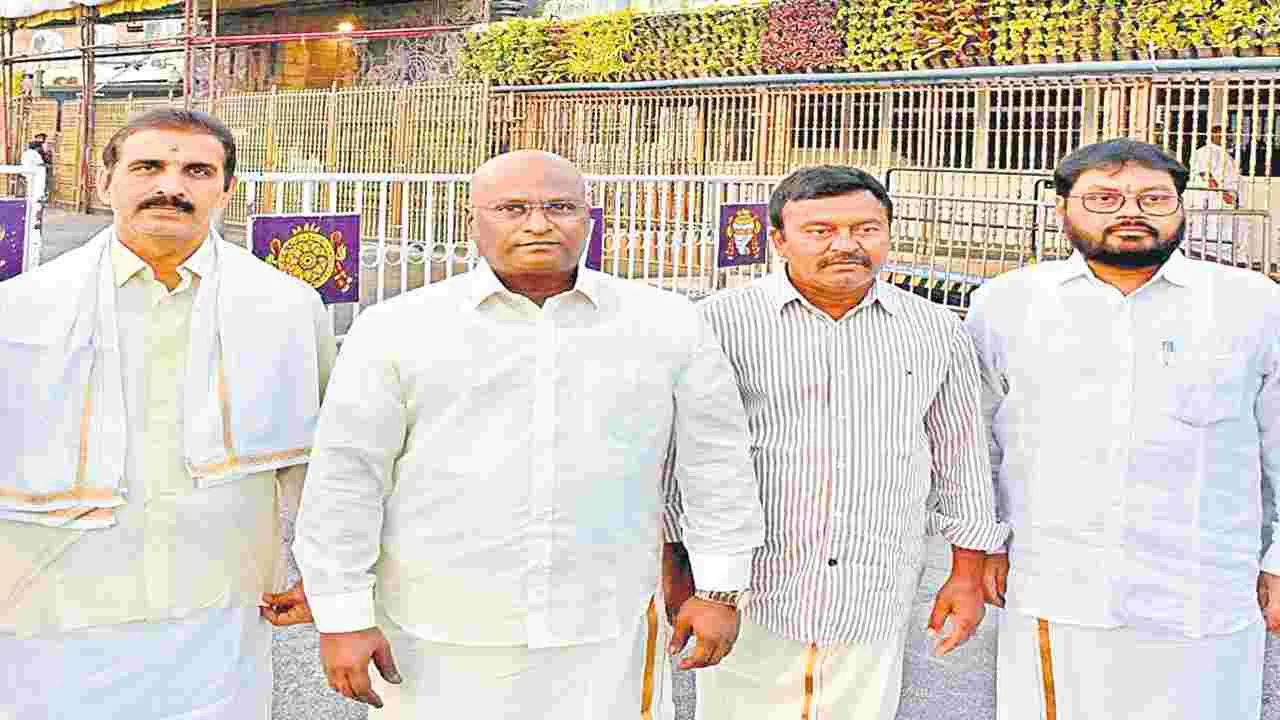 తిరుమలేశుడి సేవలో ఏపీ హైకోర్టు న్యాయమూర్తి