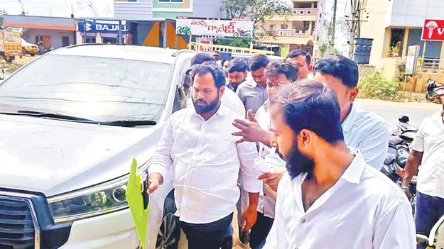 జనసేన కమిటీ ముందుకు ఎమ్మెల్యే అరవ శ్రీధర్‌