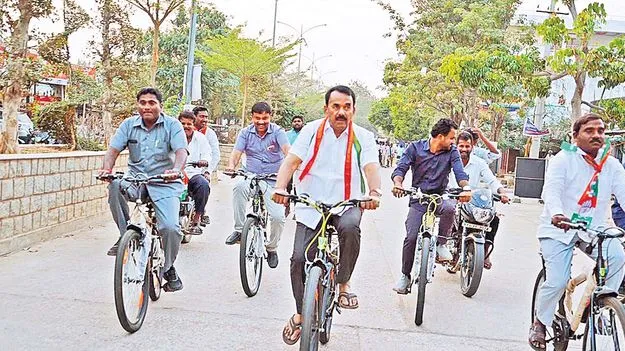 సైకిల్‌పై జూపల్లి ప్రచారం