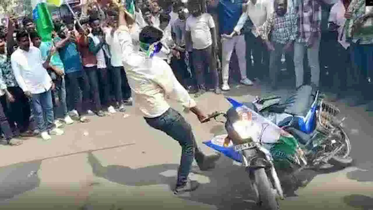 ఇబ్రహీంపట్నంలో జగన్ అభిమానుల హల్‌చల్