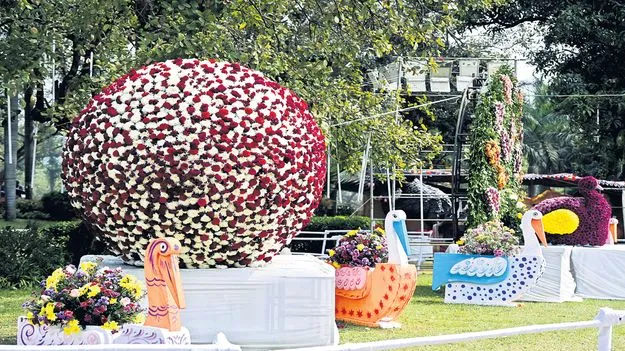 ఆకట్టుకుంటున్న ఫ్లవర్‌ షో