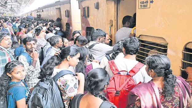 తిరుగు ప్రయాణాలతో రద్దీ