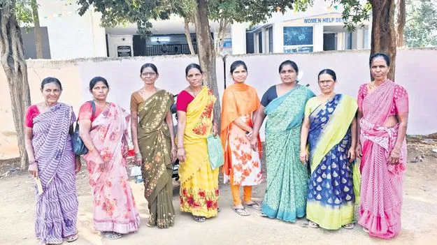 పొదుపు సొమ్ము దుర్వినియోగంపై ఫిర్యాదు  