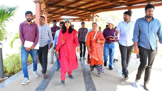 అభివృద్ధి పనుల్లో వేగం పెంచాలి