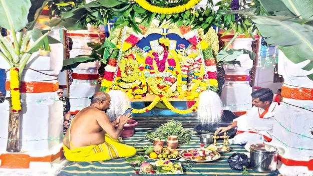  పట్టాభిరాముడికి ఉయ్యాలోత్సవం 