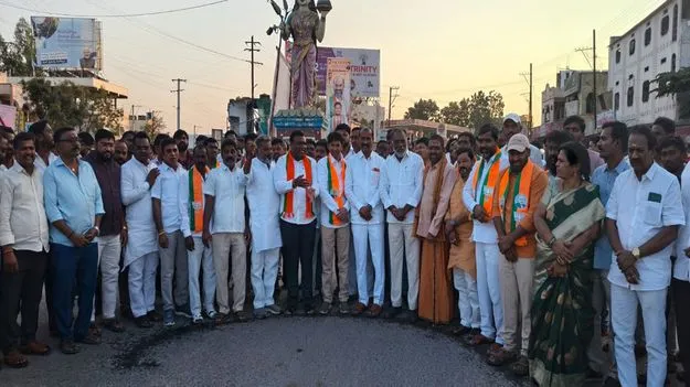 బీజేపీ శ్రేణుల సంబరాలు