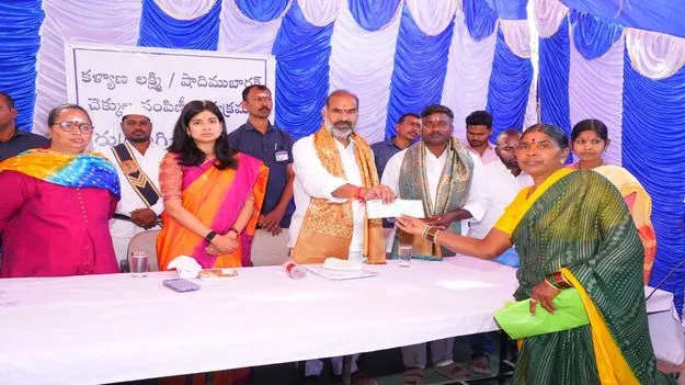 రుద్రంగిని మోడల్‌ గ్రామంగా తీర్చిదిద్దుతాం