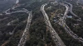 ముంబై-పుణె హైవేపై..33గంటల ట్రాఫిక్‌ నరకం