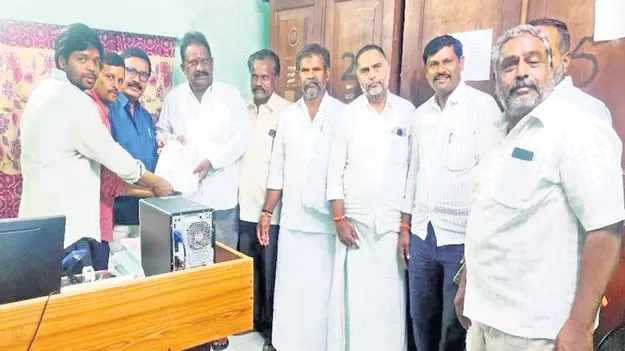 నెట్టికంటికి రూ. 25 లక్షల స్థలం అందజేత