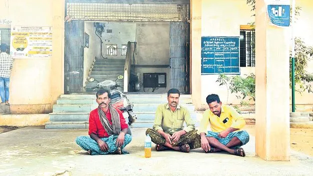 ట్రాన్సఫార్మర్ల మంజూరులో ఏఈ నిర్లక్ష్యం  