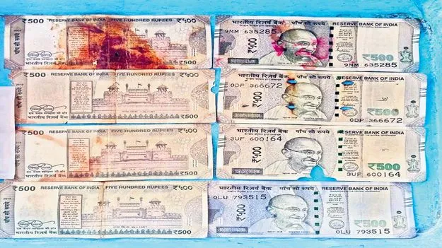 ఏటీఎంలో చినిగిన నోట్లు