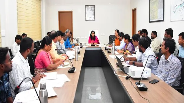 పోస్టల్‌ బ్యాలెట్‌ పోలింగ్‌ కేంద్రాలు ఏర్పాటు చేయాలి