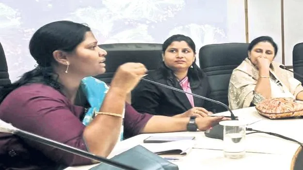 జాతీయ వేదికపై వజ్రకరూరు సర్పంచ గళం