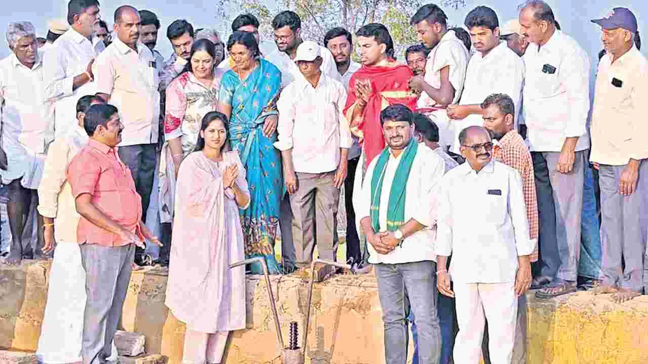 కోమటికుంట్ల చెరువుకు నీటి విడుదల