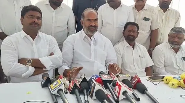 హరీష్‌రావు, కేటీఆర్‌ కళ్లలో భయం కనబడుతోంది