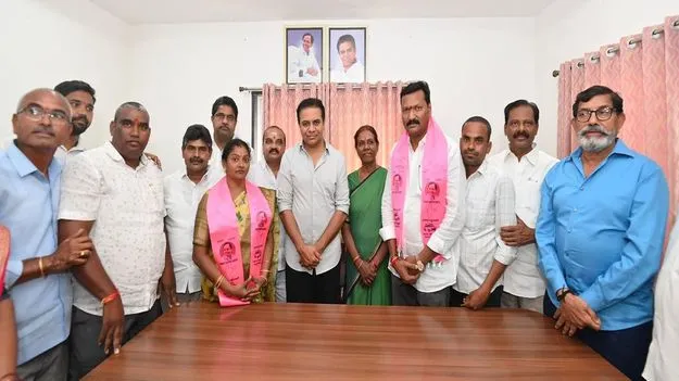 ఆశావహులకు కేటీఆర్‌ బుజ్జగింపు