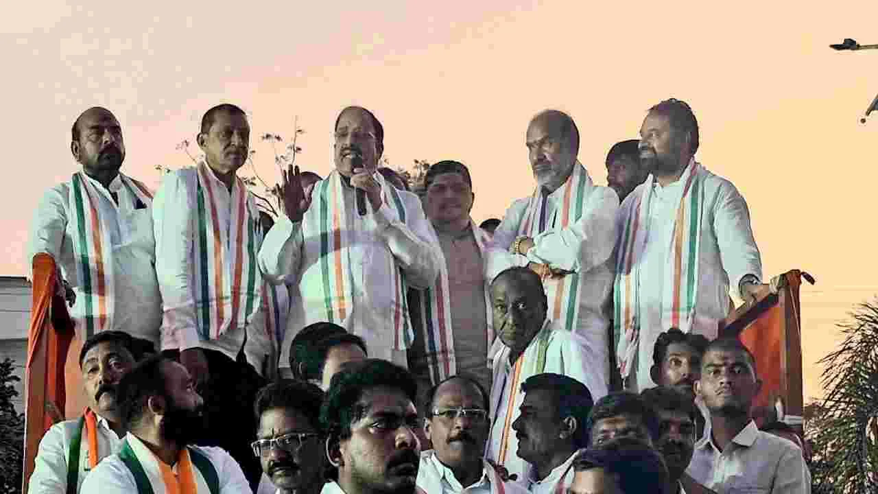 నేతన్నలను ఓటు అడిగే హక్కు బీఆర్‌ఎస్‌, కేటీఆర్‌కు లేదు