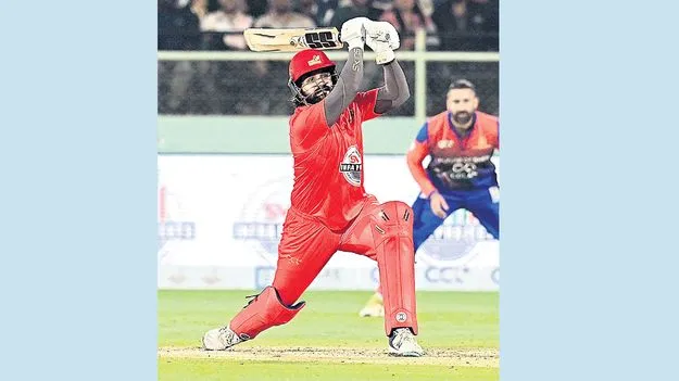 అఖిల్‌ అజేయ సెంచరీ