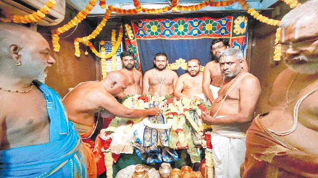 నరసన్న పెళ్లి కొడుకాయెనే..