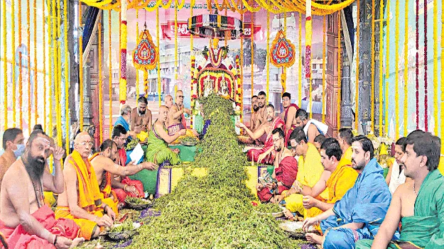 సత్యదేవుడి సన్నిధిలో కోటి తులసిపత్రి పూజ