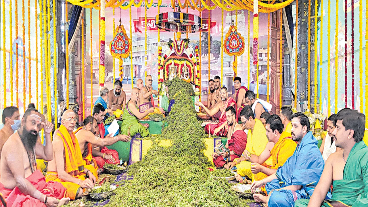 సత్యదేవుడి సన్నిధిలో కోటి తులసిపత్రి పూజ