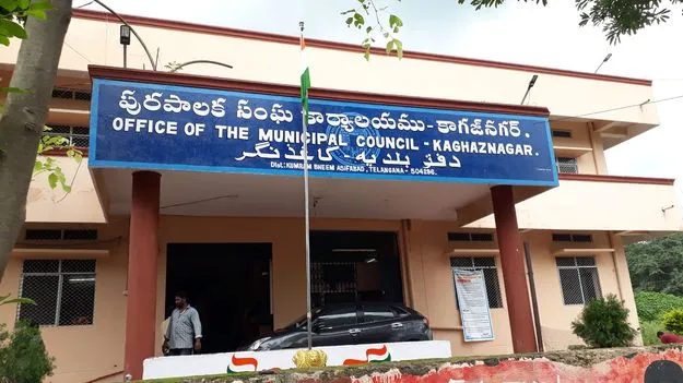 మున్సిపోల్స్‌ టికెట్ల వేట 