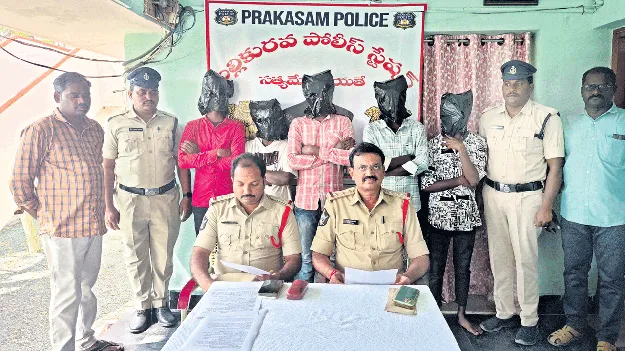 అంతర్‌ జిల్లా దొంగల ముఠా అరెస్టు