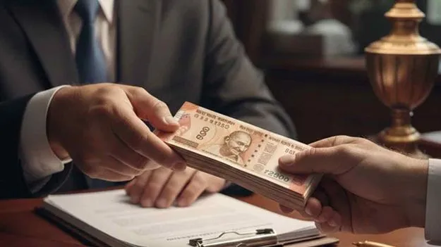 Excise Department Officers Arrested: రూ.25 లక్షలు లంచం.. పట్టుబడిన ఎక్సైజ్ శాఖ అధికారులు