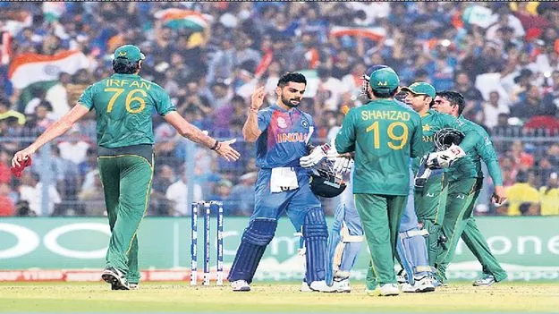 టోర్నీకే కిక్‌.. వీళ్ల ఫైట్‌!