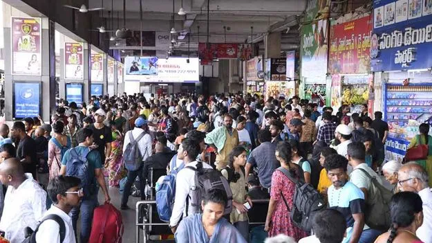 Sankranti Effect: ప్రయాణికులతో కిటకిటలాడుతున్న బస్‌స్టేషన్లు