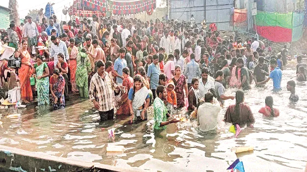 చొల్లంగి...భక్తి ఉప్పొంగి!