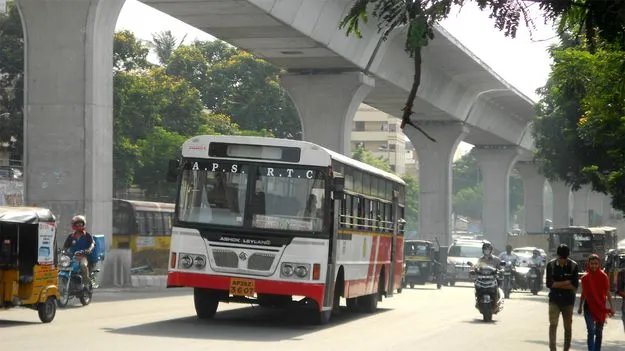 City buses: గ్రేటర్‌లో.. తగ్గిన సిటీబస్సులు