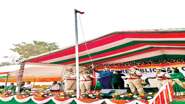 Model District ఆదర్శ జిల్లాగా తీర్చిదిద్దుతాం