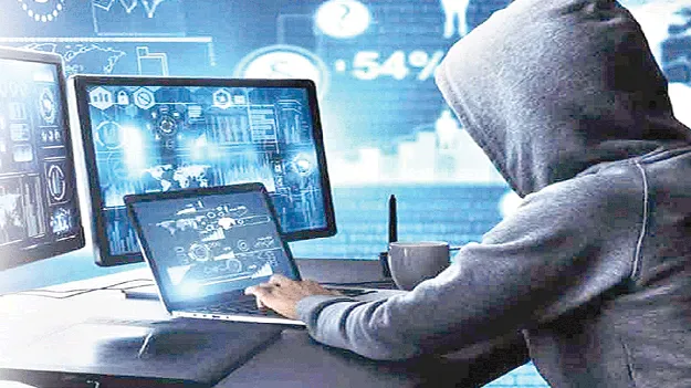  అధిక వడ్డీ ఆశచూపి.. నగదు కాజేసి