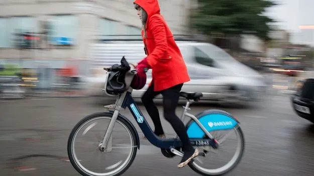 China Student Unique Business: వావ్.. సైకిల్ తొక్కడం నేర్పిస్తూ లక్షల్లో సంపాదన! భలే ఐడియా బ్రో..