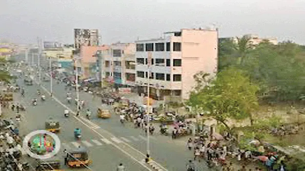 కాలుష్యం కోరల్లో.. 