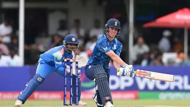 అండర్-19 ప్రపంచ కప్ ఫైనల్:  జోరు పెంచిన ఇంగ్లాండ్ బ్యాటర్లు