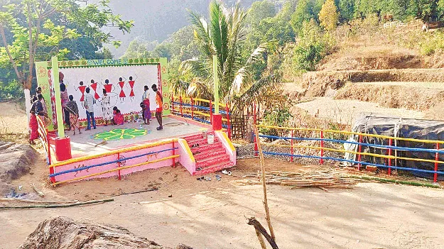   Tourist Destination చేయి చేయి కలిపి.. పర్యాటకంగా తీర్చిదిద్ది.. 