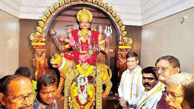 కనులపండువగా కనకదుర్గమ్మ తీర్థం